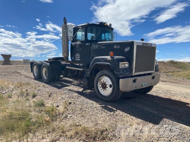 Mack RW713 Седельные тягачи