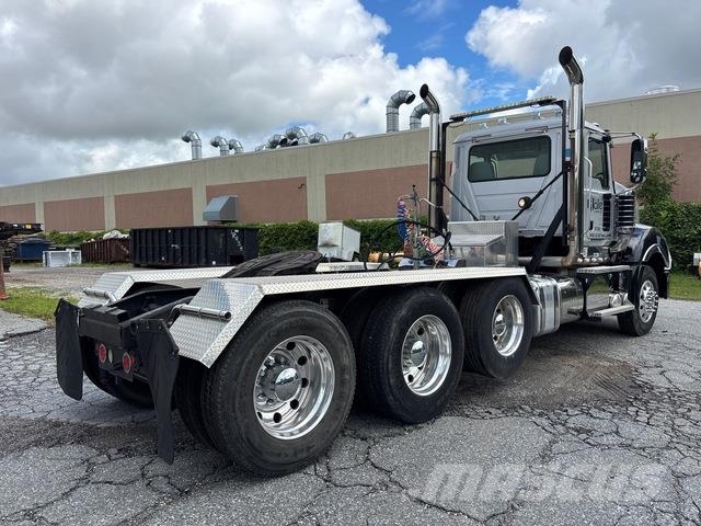 Mack TD713 Dragbilar