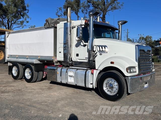 Mack Trident شاحنات قلابة