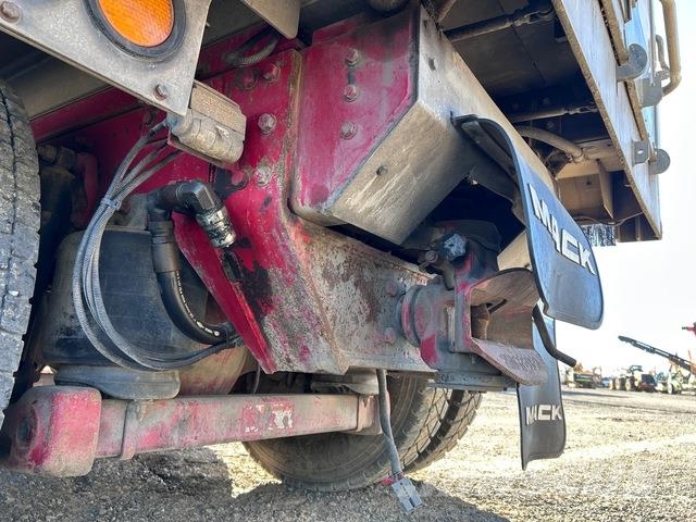 Mack Trident شاحنات قلابة