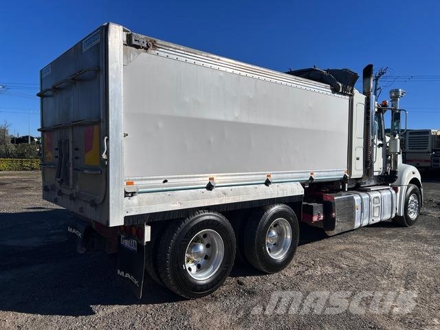 Mack Trident شاحنات قلابة