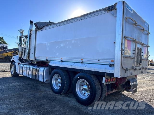 Mack Trident شاحنات قلابة