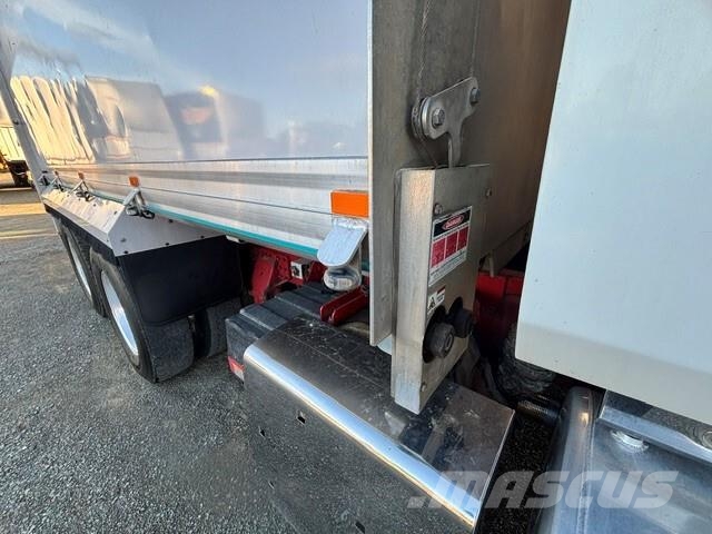 Mack Trident شاحنات قلابة