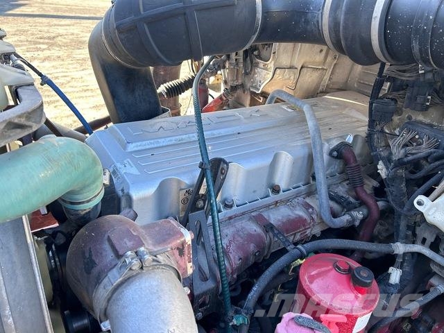 Mack Trident شاحنات قلابة