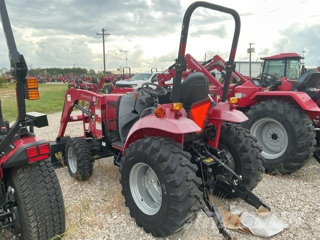 Mahindra 1635 Compact tractors