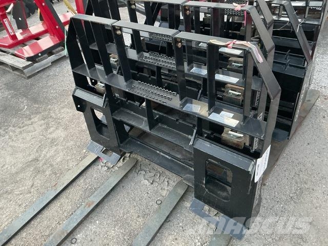 Mahindra PFA4000 Entreprenad - Övrigt