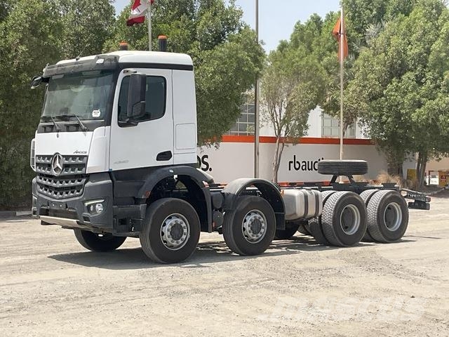 Mercedes-Benz Arocs 4240 شاحنات بمقصورة وهيكل