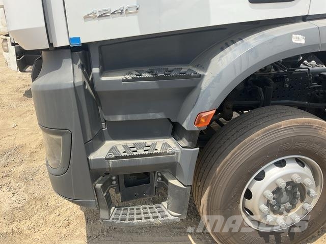 Mercedes-Benz Arocs 4240 شاحنات بمقصورة وهيكل