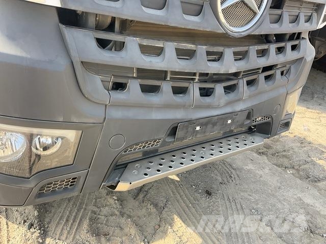 Mercedes-Benz Arocs 4240 شاحنات بمقصورة وهيكل