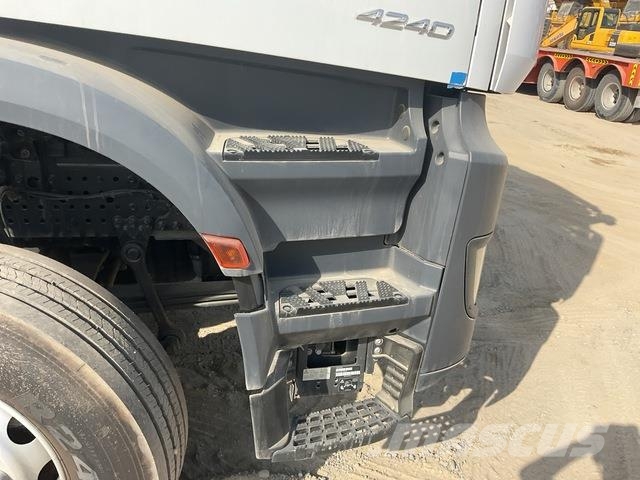 Mercedes-Benz Arocs 4240 شاحنات بمقصورة وهيكل