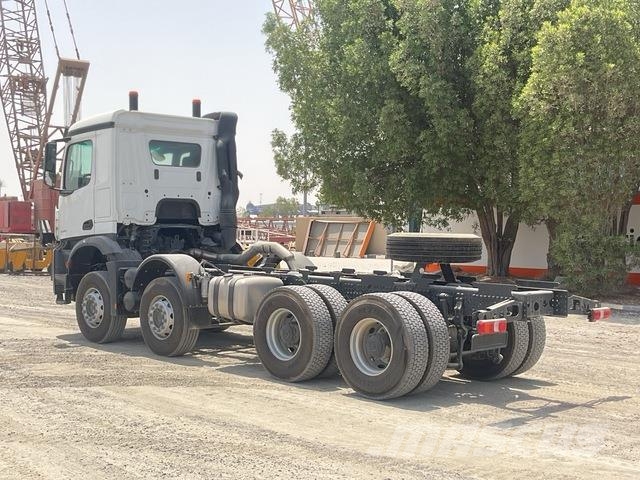 Mercedes-Benz Arocs 4240 شاحنات بمقصورة وهيكل