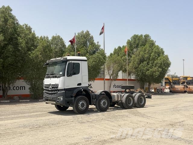 Mercedes-Benz Arocs 4240 شاحنات بمقصورة وهيكل