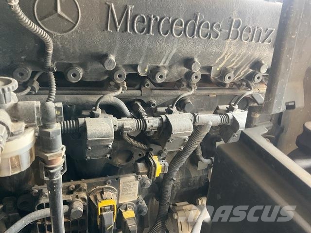 Mercedes-Benz Arocs 4240 شاحنات بمقصورة وهيكل