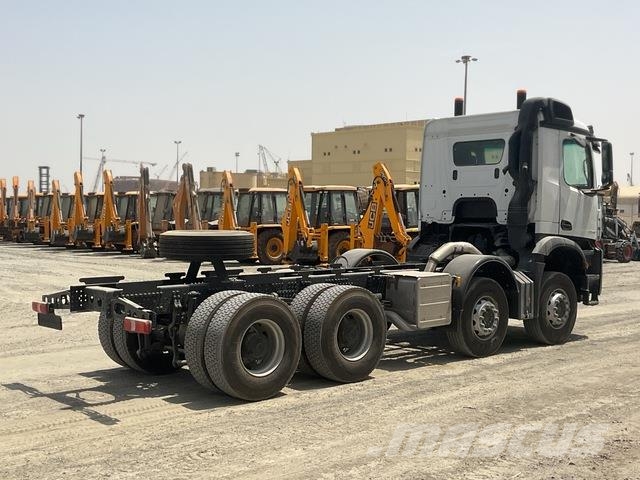 Mercedes-Benz Arocs 4240 شاحنات بمقصورة وهيكل