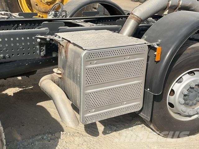 Mercedes-Benz Arocs 4240 شاحنات بمقصورة وهيكل