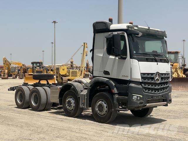 Mercedes-Benz Arocs 4240 شاحنات بمقصورة وهيكل