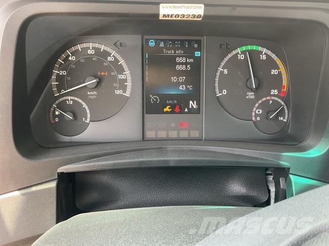 Mercedes-Benz Arocs 4240 شاحنات بمقصورة وهيكل