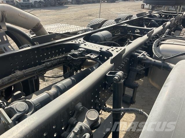 Mercedes-Benz Arocs 4240 شاحنات بمقصورة وهيكل
