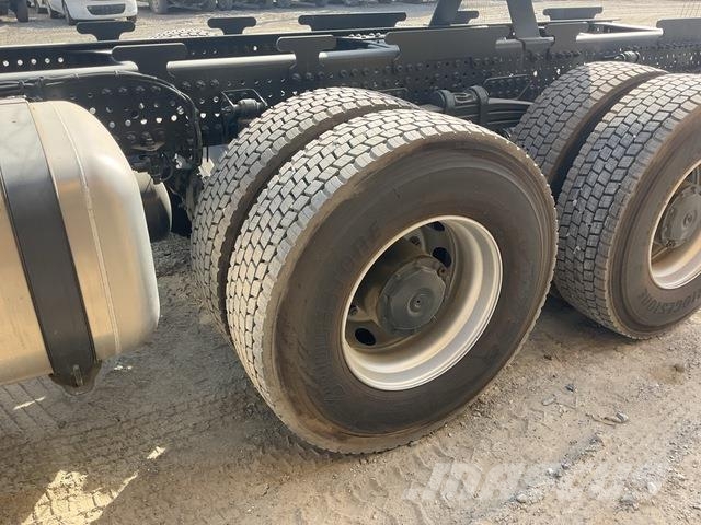 Mercedes-Benz Arocs 4240 شاحنات بمقصورة وهيكل