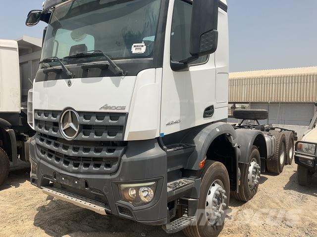 Mercedes-Benz Arocs 4240 شاحنات بمقصورة وهيكل