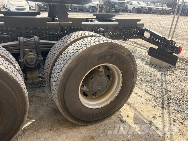 Mercedes-Benz Arocs 4240 شاحنات بمقصورة وهيكل
