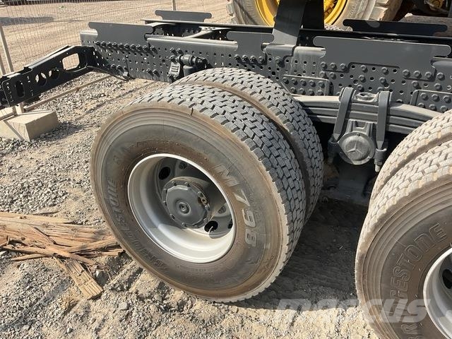 Mercedes-Benz Arocs 4240 شاحنات بمقصورة وهيكل