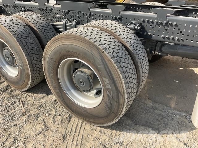 Mercedes-Benz Arocs 4240 شاحنات بمقصورة وهيكل
