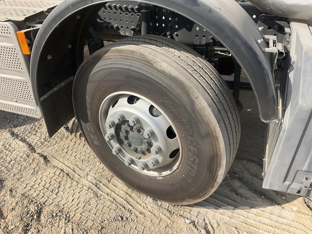 Mercedes-Benz Arocs 4240 شاحنات بمقصورة وهيكل
