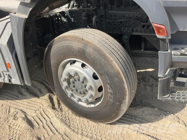 Mercedes-Benz Arocs 4240 شاحنات بمقصورة وهيكل