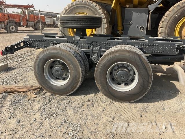 Mercedes-Benz Arocs 4240 شاحنات بمقصورة وهيكل