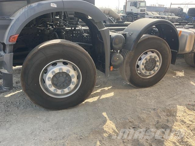 Mercedes-Benz Arocs 4240 شاحنات بمقصورة وهيكل