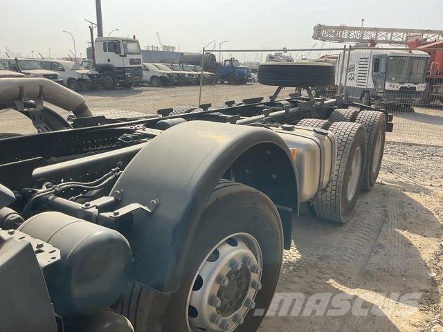 Mercedes-Benz Arocs 4240 شاحنات بمقصورة وهيكل