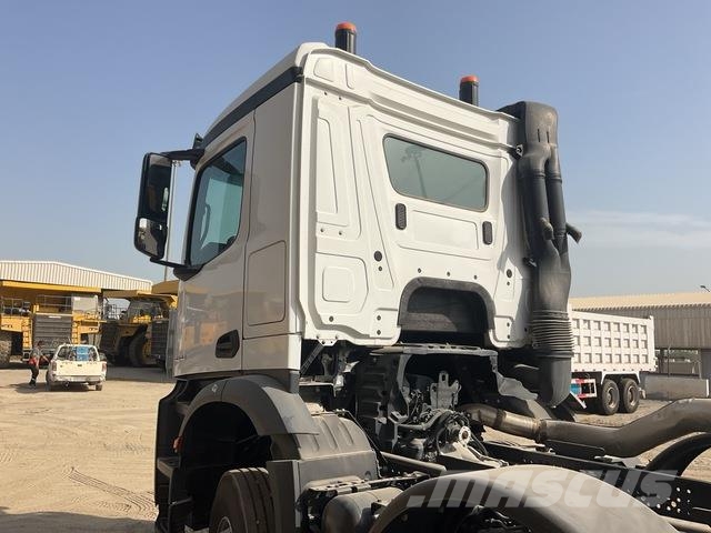 Mercedes-Benz Arocs 4240 شاحنات بمقصورة وهيكل