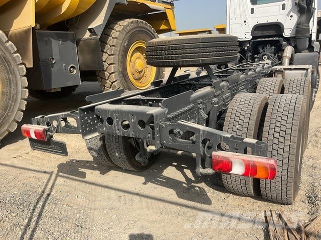 Mercedes-Benz Arocs 4240 شاحنات بمقصورة وهيكل