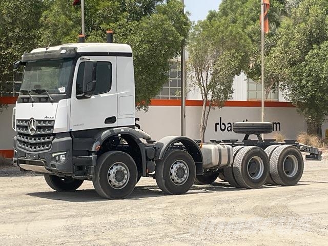 Mercedes-Benz Arocs 4240 شاحنات بمقصورة وهيكل