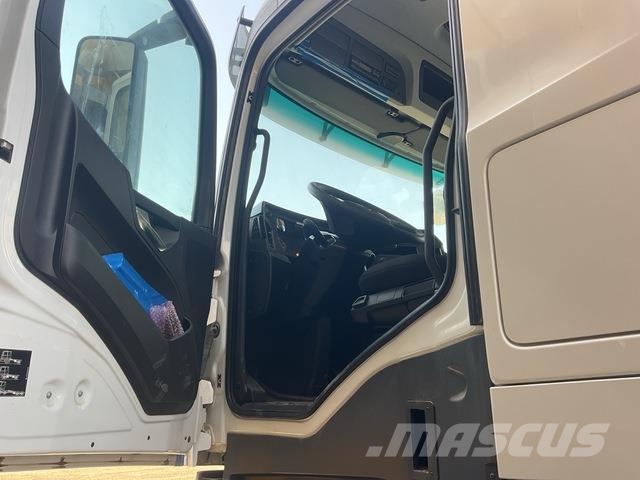 Mercedes-Benz Arocs 4240 キャブ付きシャーシ
