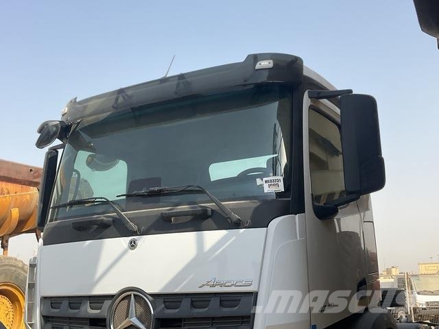 Mercedes-Benz Arocs 4240 キャブ付きシャーシ