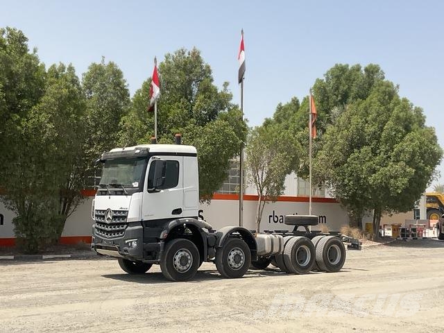 Mercedes-Benz Arocs 4240 キャブ付きシャーシ