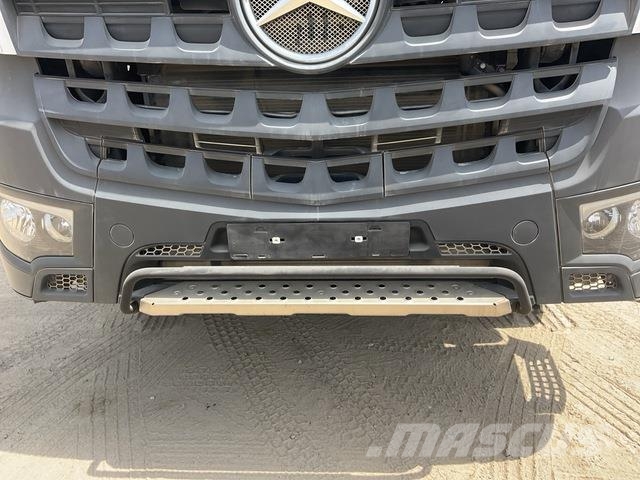 Mercedes-Benz Arocs 4240 キャブ付きシャーシ