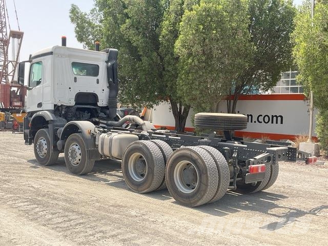 Mercedes-Benz Arocs 4240 キャブ付きシャーシ