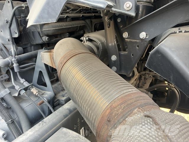 Mercedes-Benz Arocs 4240 キャブ付きシャーシ