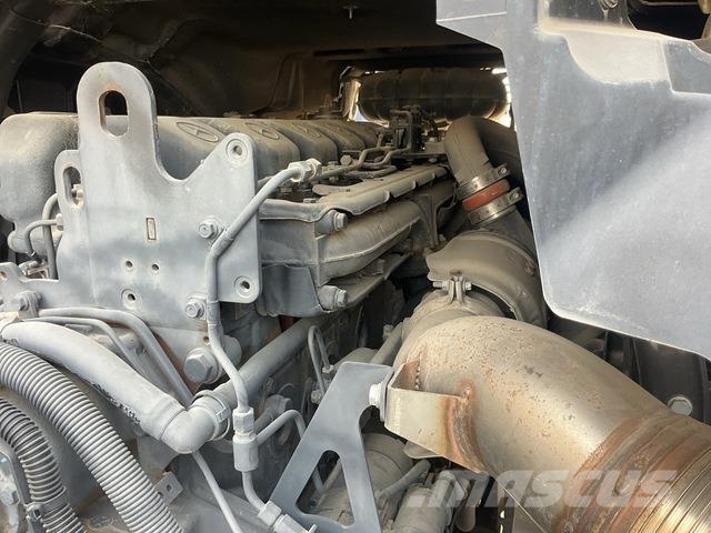 Mercedes-Benz Arocs 4240 キャブ付きシャーシ