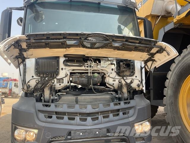 Mercedes-Benz Arocs 4240 キャブ付きシャーシ