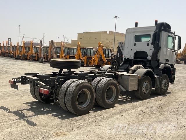 Mercedes-Benz Arocs 4240 キャブ付きシャーシ
