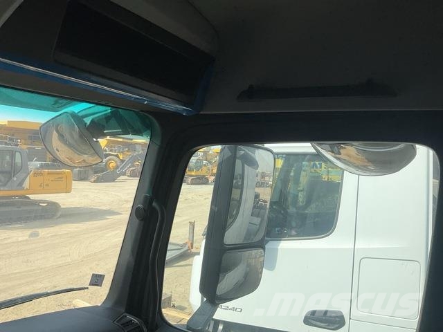 Mercedes-Benz Arocs 4240 キャブ付きシャーシ