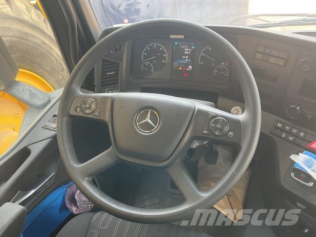 Mercedes-Benz Arocs 4240 キャブ付きシャーシ