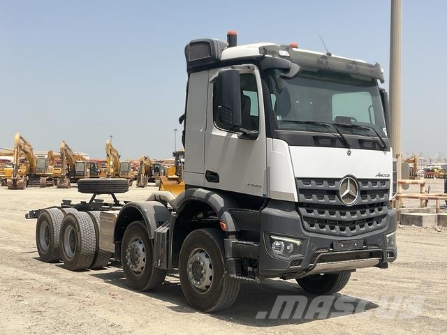 Mercedes-Benz Arocs 4240 キャブ付きシャーシ