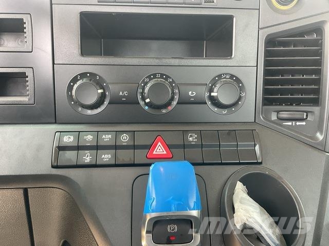 Mercedes-Benz Arocs 4240 キャブ付きシャーシ