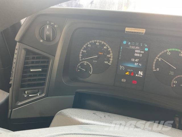 Mercedes-Benz Arocs 4240 キャブ付きシャーシ