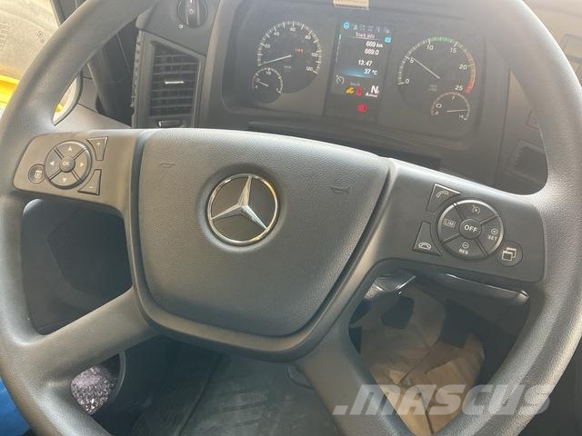 Mercedes-Benz Arocs 4240 キャブ付きシャーシ